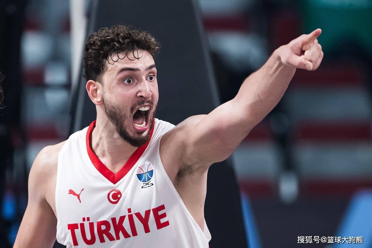 名记喊话梦之队:3年之后该让火箭队阿门加入!防守已是王牌技能