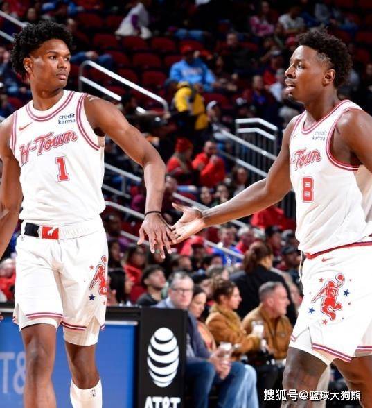 名记喊话梦之队:3年之后该让火箭队阿门加入!防守已是王牌技能