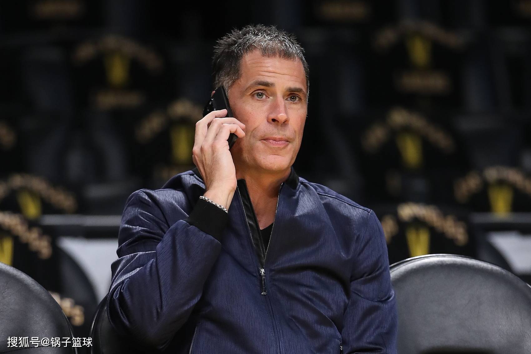 想办科比式退役巡演,詹姆斯寻求续约遭拒!佩林卡:会给绝对尊重