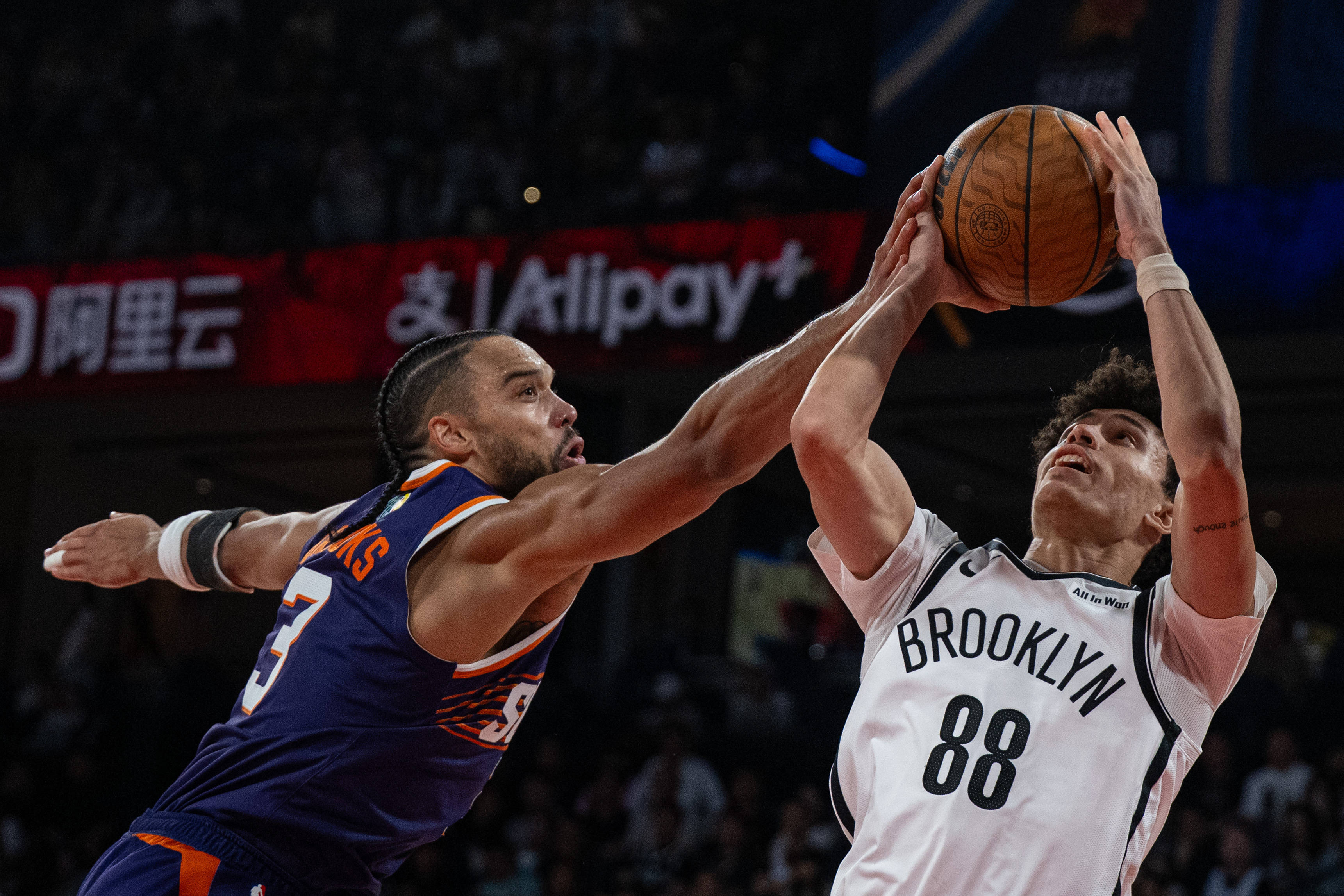 （体育）篮球——NBA季前赛：太阳胜篮网