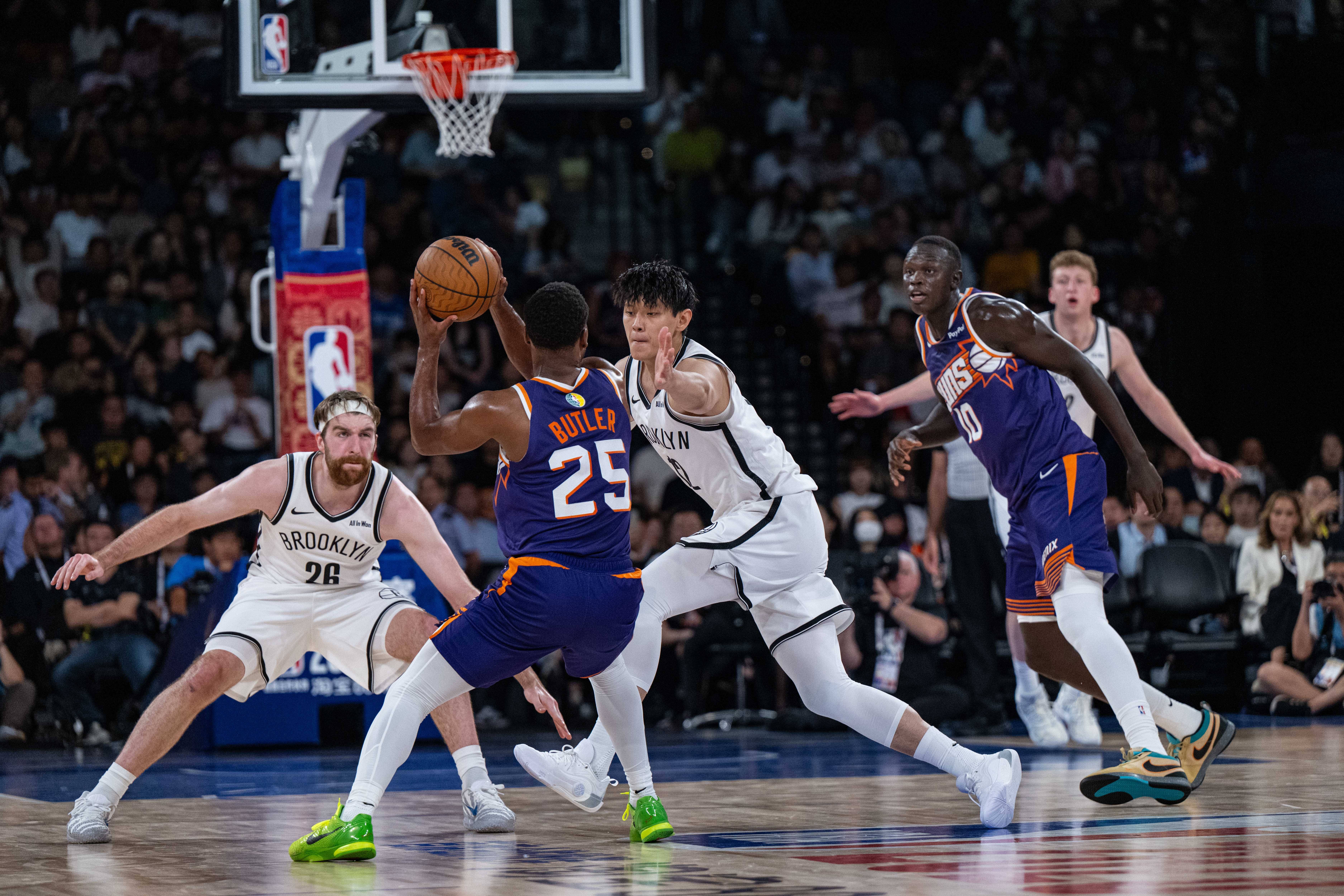 （体育）篮球——NBA季前赛：太阳胜篮网