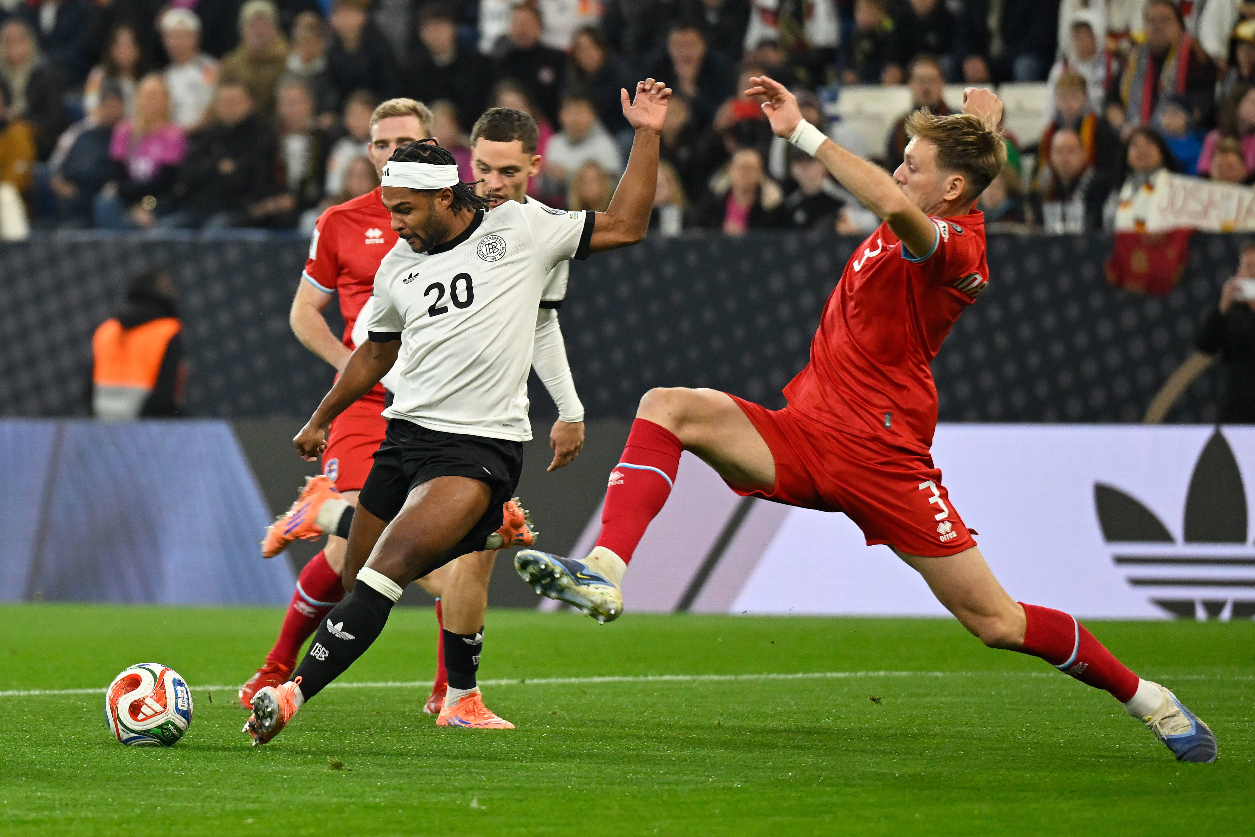 （体育）足球——世界杯预选赛：德国胜卢森堡