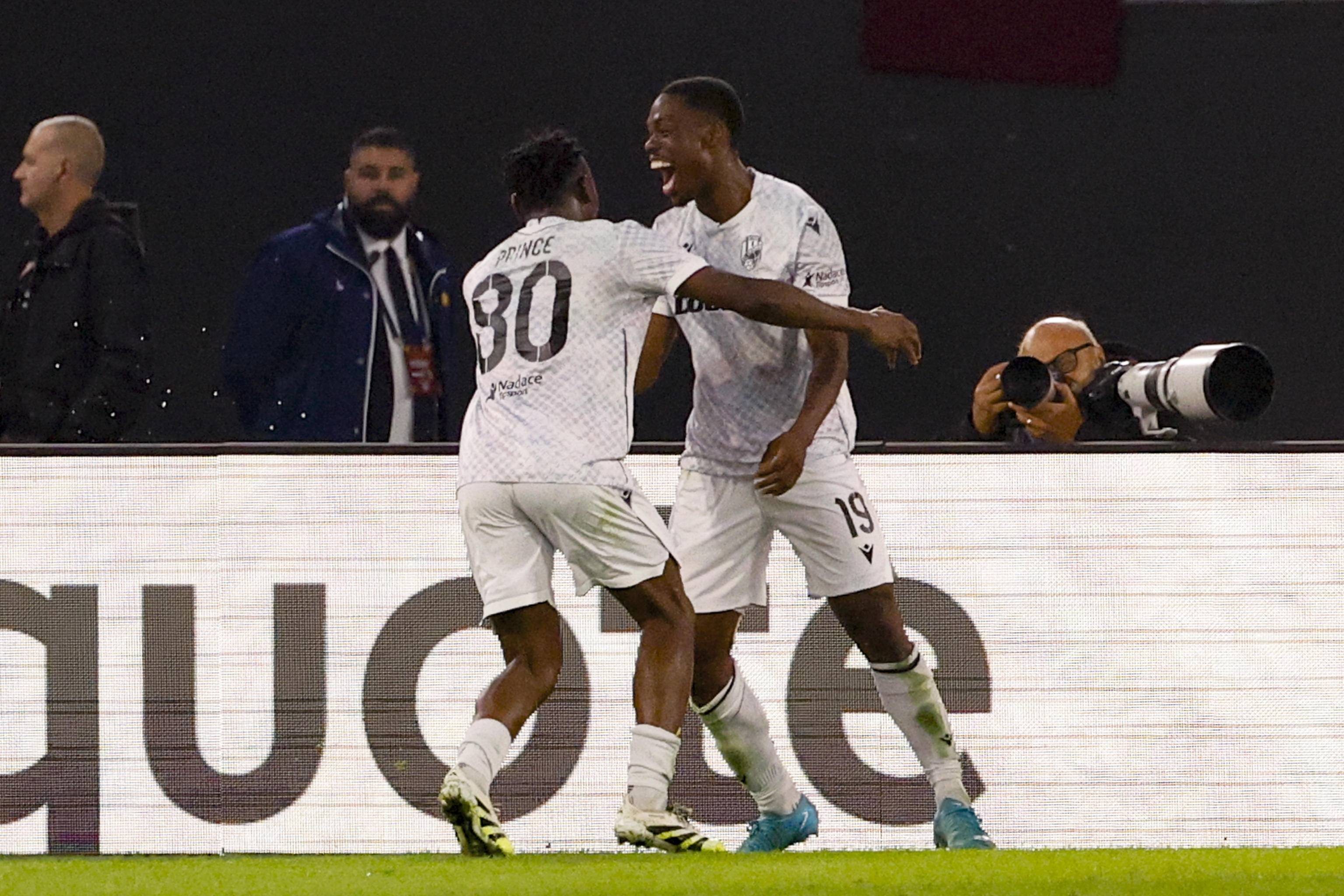 （外代二线）足球——欧罗巴联赛：比尔森胜利胜罗马